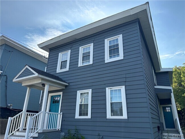 Building Photo - 408 E Laurel St