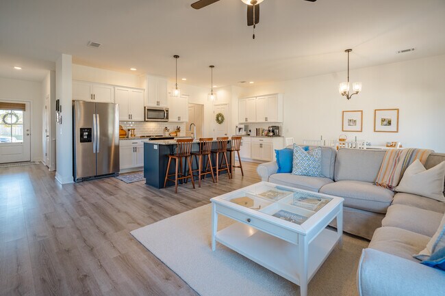 Building Photo - 63 Buckingham Dr