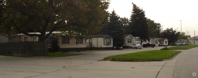Primary Photo - Lake Bluff Estates