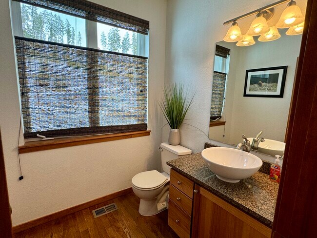 Building Photo - 76 Pinecone Trl