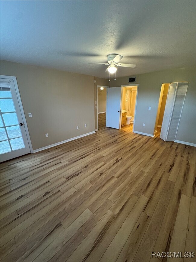 Building Photo - 790 E Gilchrist Ct