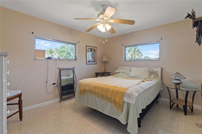 Building Photo - 4020 Palm Dr