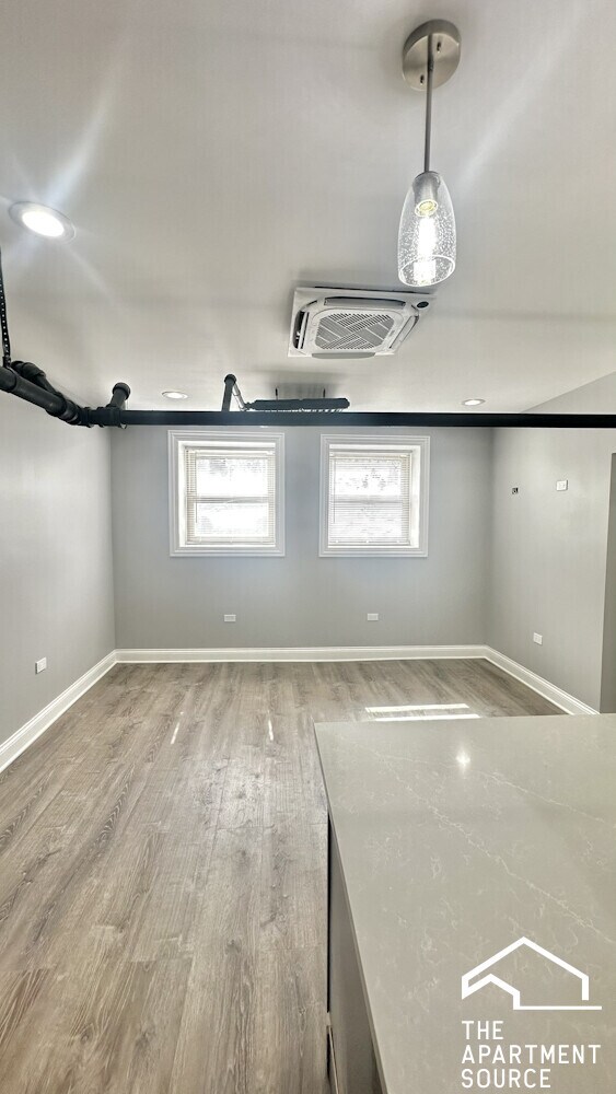 Building Photo - 1224 W Rosemont Ave