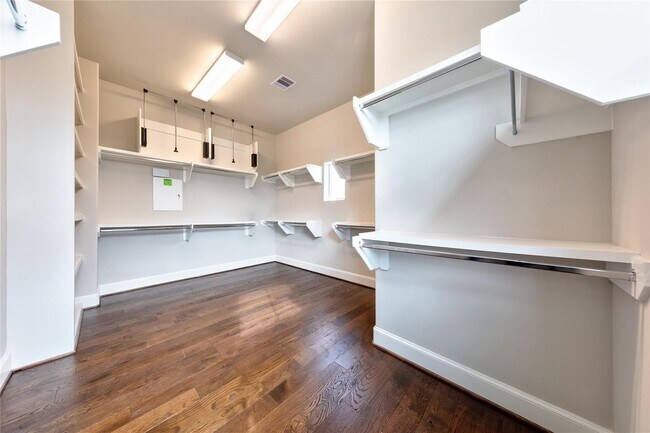 Building Photo - 2702 Harvard St