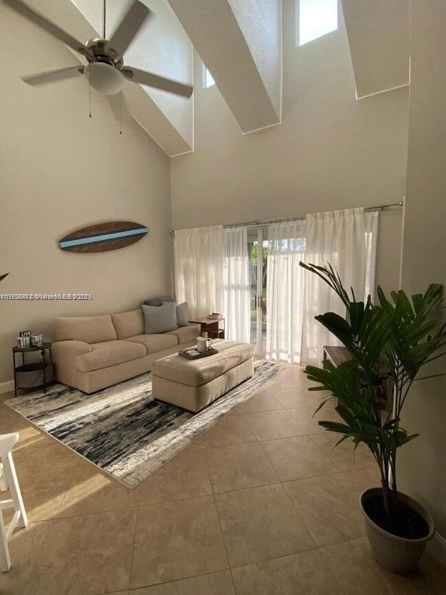 Building Photo - 51 N Lakeshore Dr