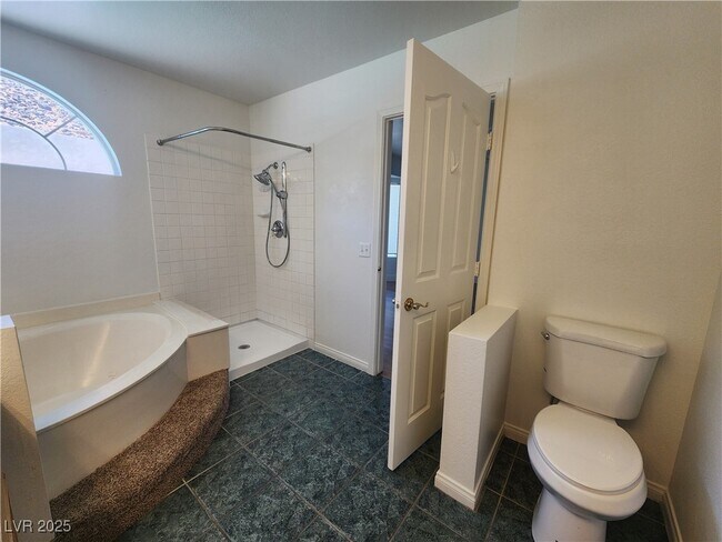 Building Photo - 908 Alta Oaks Dr