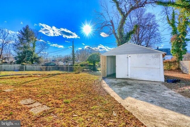 Building Photo - 6504 Rosemont Ave