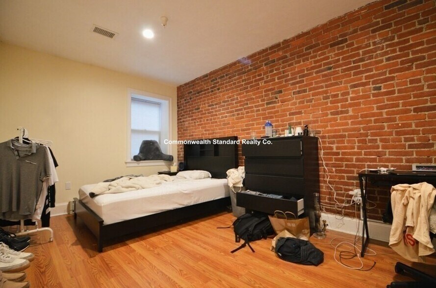 Building Photo - 1203 Beacon St