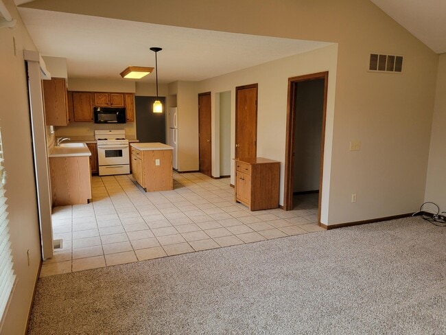 Building Photo - 2843 Minuteman Ct