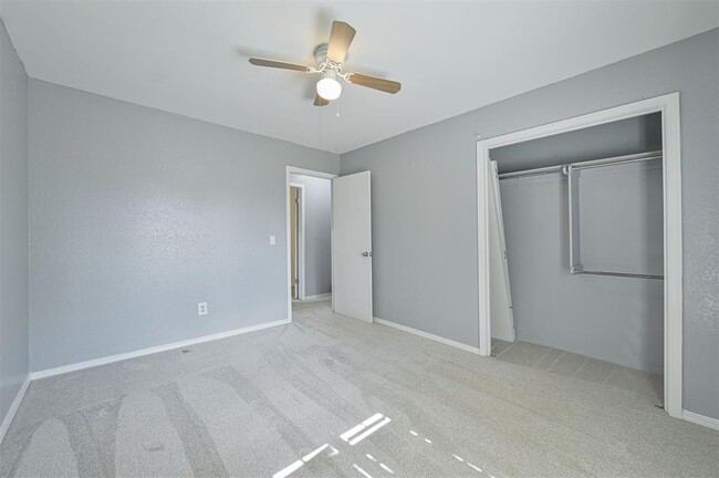 Building Photo - 8720 Raven Ave