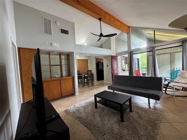 Building Photo - 7122 Wood Hollow Dr