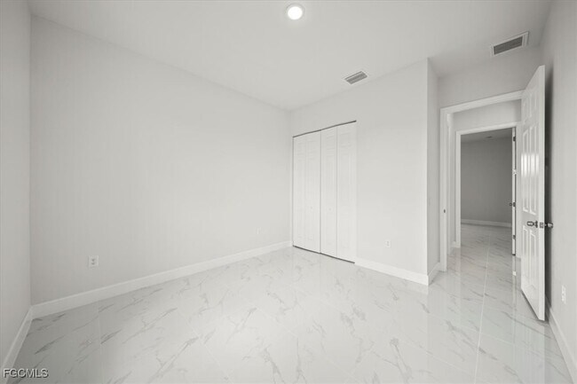 Building Photo - 9 NW 14th Pl