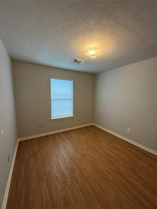 Building Photo - 5010 Woodland Meadows Ln
