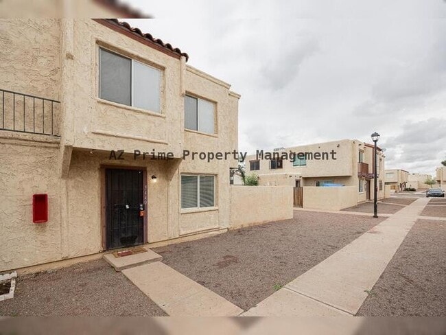 Primary Photo - 5440 W Belleview St