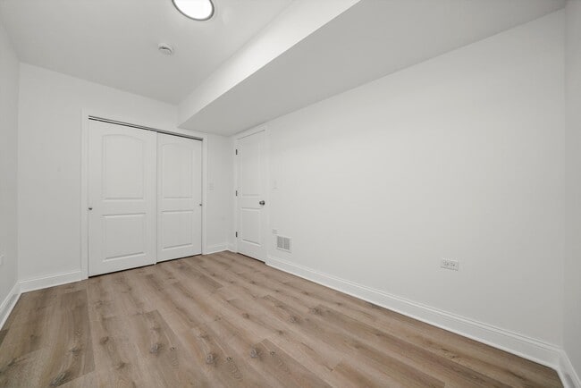 Building Photo - 2721 S Pulaski Rd