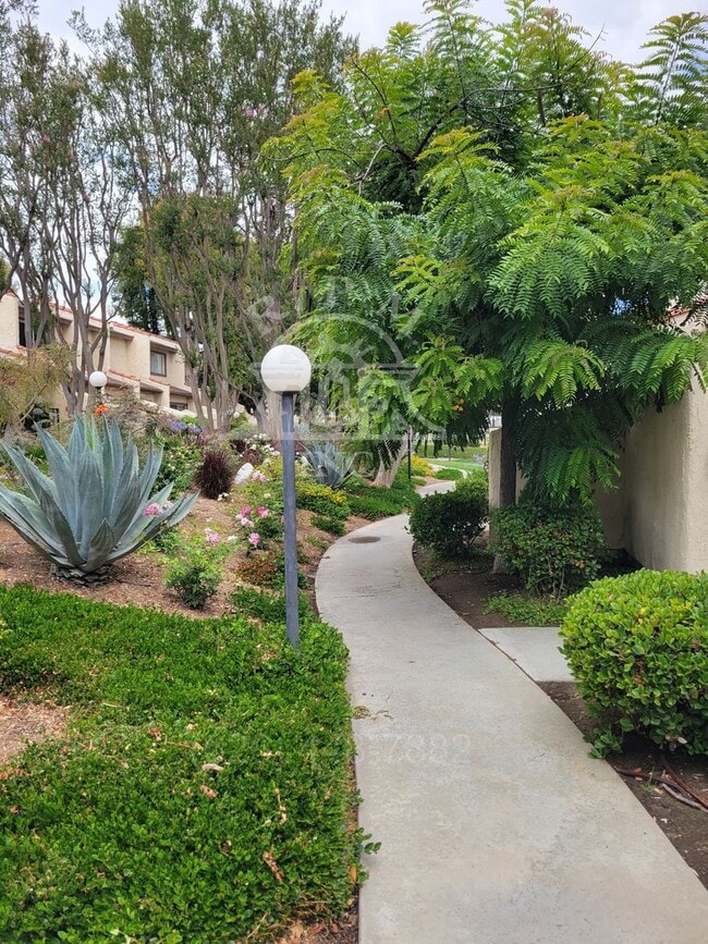 Building Photo - Spacious 2 Bedroom, 1 ¾ Bathroom Condo in Rosemead, CA.