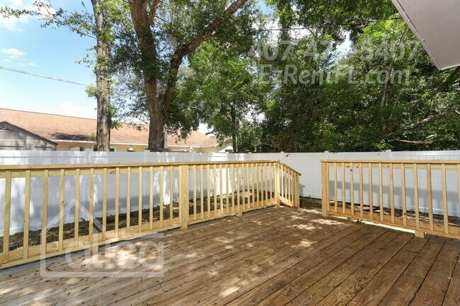 Building Photo - 135 W Chesley Ave