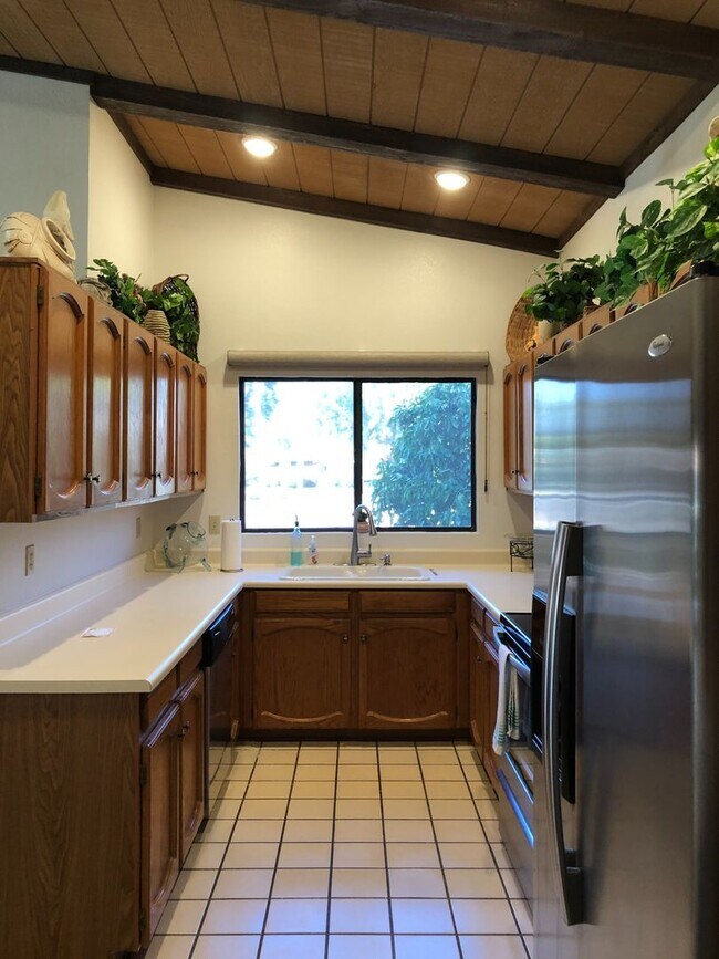 Building Photo - Manor 683 - Seasonal