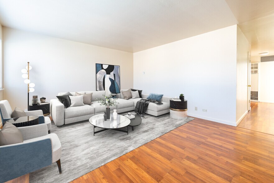 Building Photo - 4041 Park Center Ln