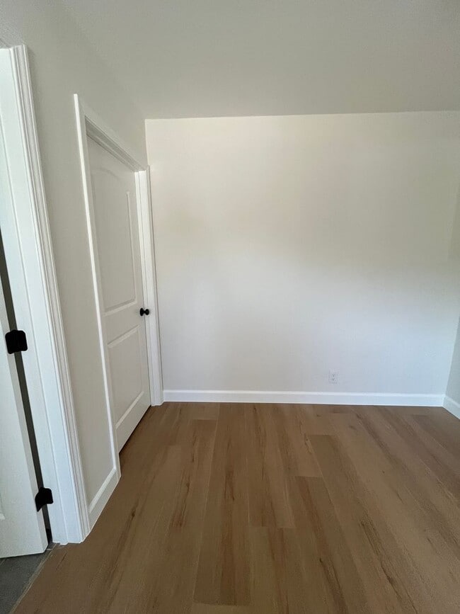 Building Photo - For Rent – Newly Remodeled 3 Bed / 2 Bath ...