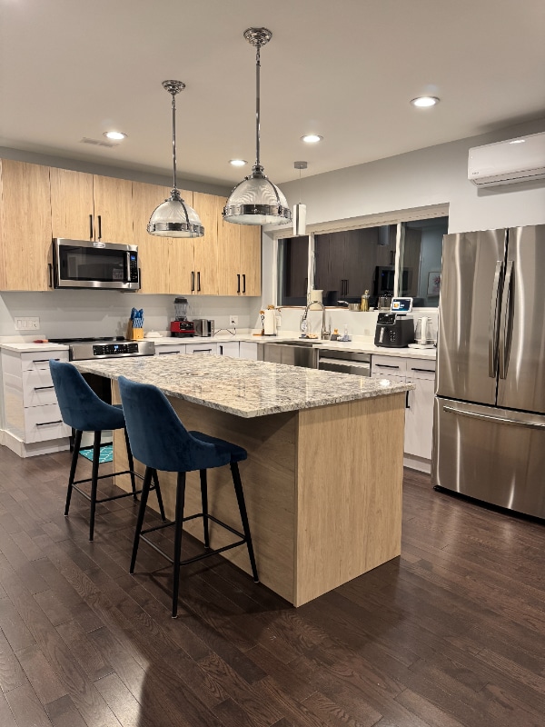 Building Photo - 3526 Lake St