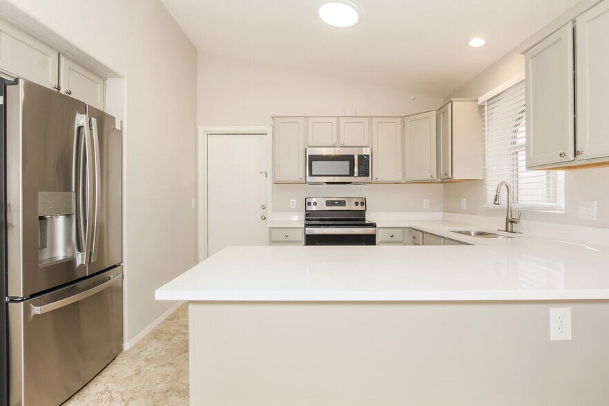 Building Photo - 9830 W Runion Dr