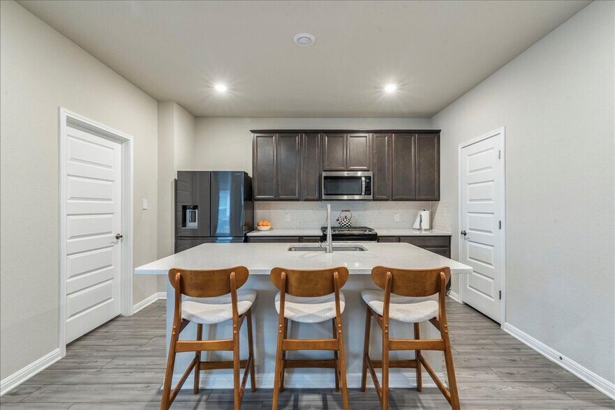 Building Photo - 122 Fairmeadow Downs Dr