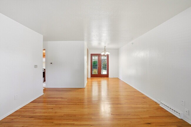 Building Photo - $2,740.95, 4 Beds - 3 Bath, Single Family Home in Denver with Washer and Dryer!