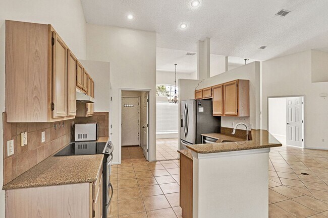 Building Photo - Great 4 bedroom/ 2 bathroom home in Eagle Harbor