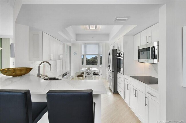 Building Photo - 8600 S Ocean Dr