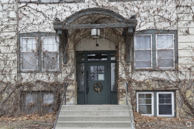 Building Photo - 2525 Emerson Ave S