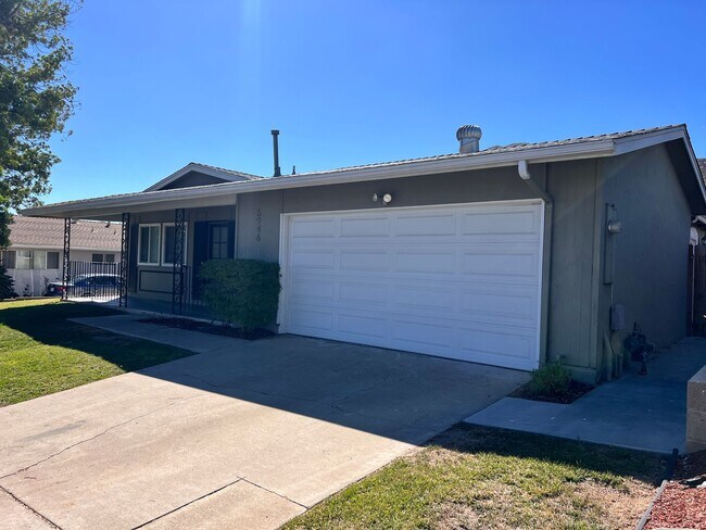 Building Photo - 6946 Cowles Mountain Blvd