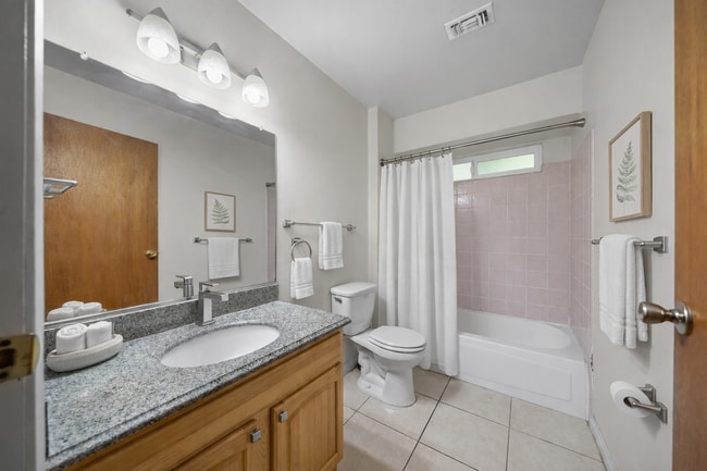 Building Photo - 1337 Douglas St