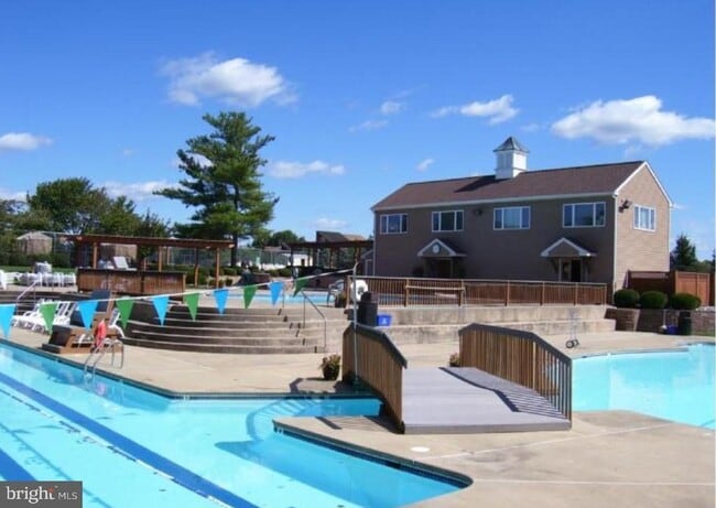 Building Photo - 16 Runnemede Rd