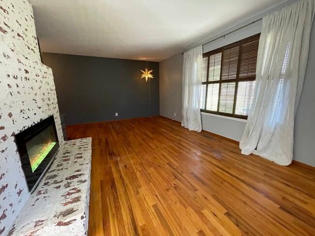 Building Photo - 1431 Muir Ave