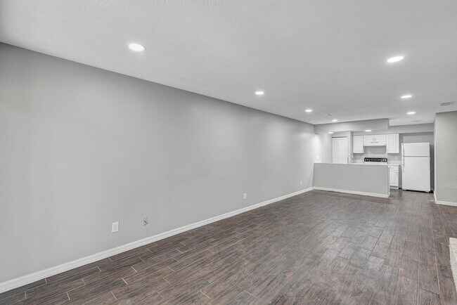 Building Photo - 3990 SE 17th Ct