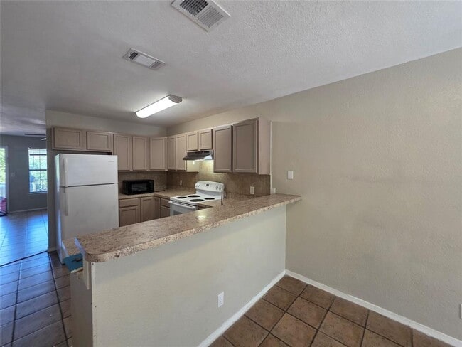 Building Photo - 2200 Katy Ln