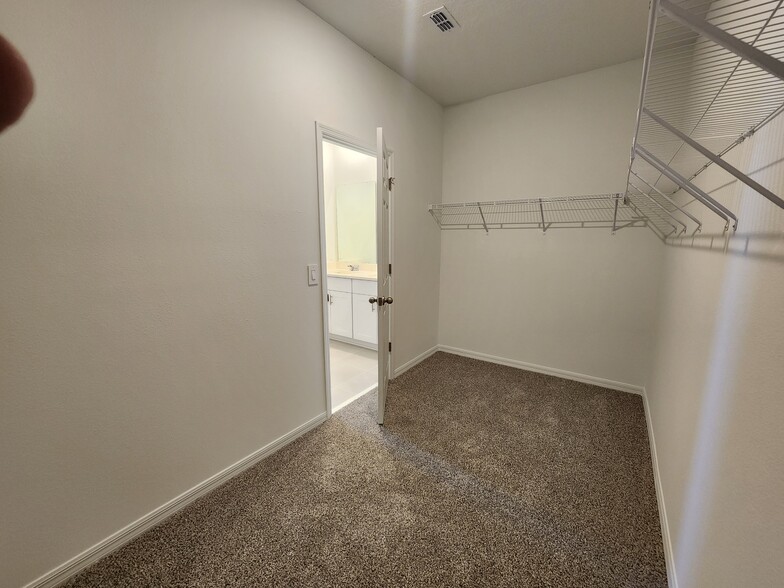 Master Walk-in Closet - 4658 Homestead Trl