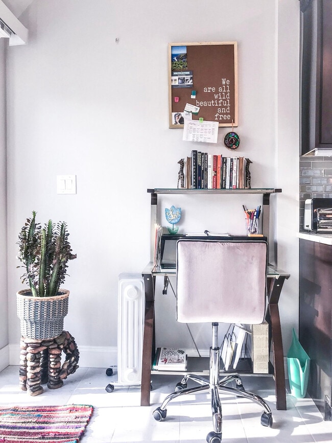 Building Photo - 22 Thurman St