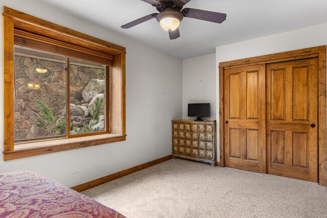 Building Photo - 2137 Overlook Dr