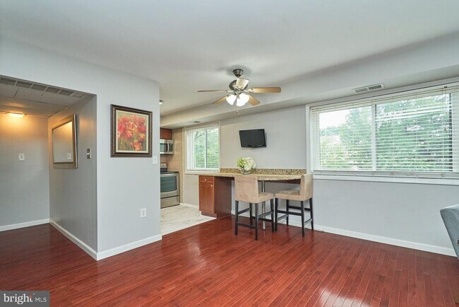 Building Photo - 3340 S 28th St