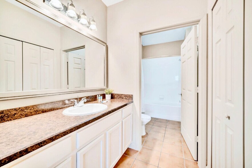 Building Photo - 14200 Avalon Rd