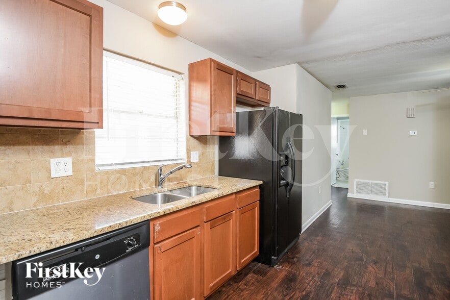 Building Photo - 425 Belair Ave