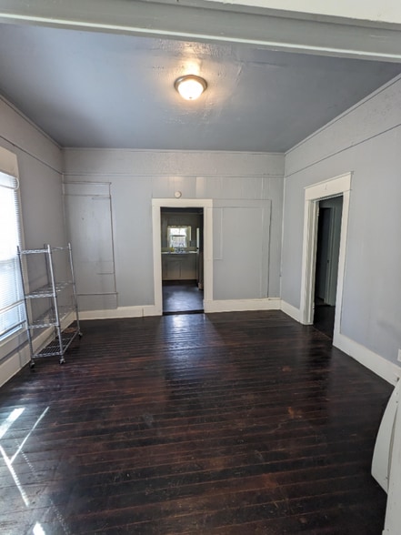 Building Photo - 410 E Day St