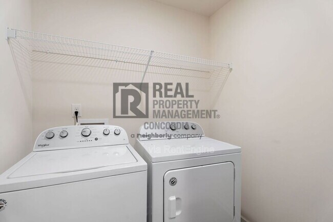 Building Photo - 317 Sportsman Dr