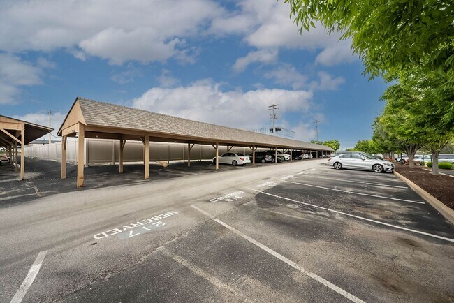 Building Photo - Two Bedroom, 2 Bath Creve Coeur Condo