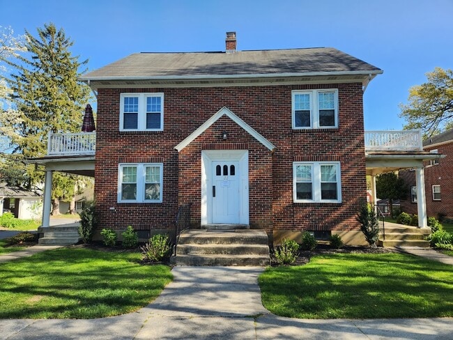 Building Photo - 22 W Areba Ave