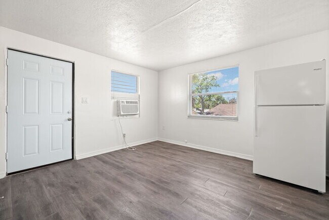 Building Photo - Newly Renovated Condo For Rent in St Peter...