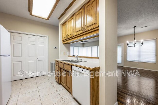 Building Photo - 5 Tanyard Ln