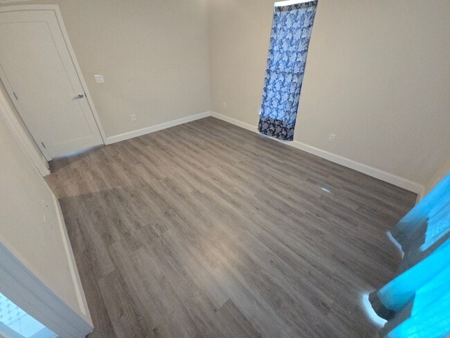 Building Photo - 5206 Peach Ave